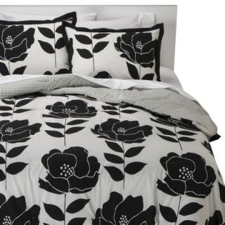 Room Essentials Poppy Reversible Comforter Set   Black/White (Twin XL)