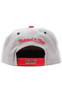 Mitchell and Ness Hat Miami Heat 2 Tone Velcro cap in Grey and Red