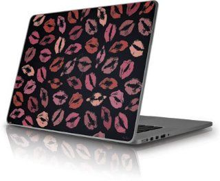 Peter Horjus   Simple Kisses   MacBook Pro 13 (2009/2010)   Skinit Skin Computers & Accessories