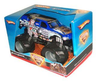 Hot Wheels Monster Jam 1:24 Scale Die Cast Official Monster Truck 2008 Series   BOUNTY HUNTER (Checker Schucks Kragen Auto Parts) with Monster Tires, Working Suspension and 4 Wheel Steering (Dimension: 7" L x 5 1/2" W x 4 1/2" H): Toys &