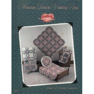 Miniature Double Wedding Ring Quilt Craft Book (Quilting From the Heartland): Books