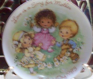 1983 Avon Collectible Mother's Day Plate "Love Is a Song for Mother"   Commemorative Plates