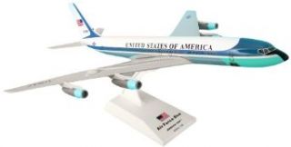 Daron Skymarks Air Force One VC 137 (707) Reg#27000 Airplane Model Building Kit, 1/150 Scale: Toys & Games