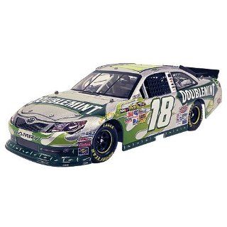 #18 Kyle Busch 2012 Doublemint 1/64 Nascar Diecast Pit Stop Car Toyota Camry Action Gold Series Lnc : Sports Fan Toy Vehicles : Sports & Outdoors