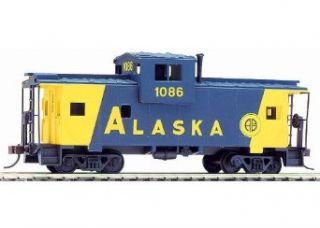 Walthers Trainline HO Scale Wide Vision Caboose Alaska Railroad   Blue and Yellow: Toys & Games