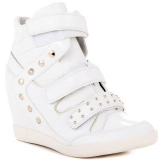 GUESS Womens Hisaben2 White Sneakers 8 M: Fashion Sneakers: Shoes