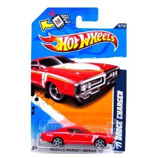 Hot Wheels   '71 Dodge Charger (Red)   Muscle Mania, Mopar 12   5/10 ~ 85/247 [Scale 1:64]: Toys & Games