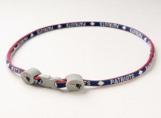 Eagles Wings New England Patriots Youth Titanium Necklace : Sports Fan Necklaces : Sports & Outdoors