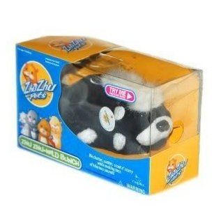 Toy / Game Zhu Zhu's Pets Hamster Toy Stinker the Skunk (4 x 2 x 2 inches ; 4 ounces)   AAA Batteries Included: Toys & Games