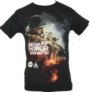 Medal of Honor Warfighter Mens T Shirt   Box Art Warrior Image: Novelty T Shirt: Clothing