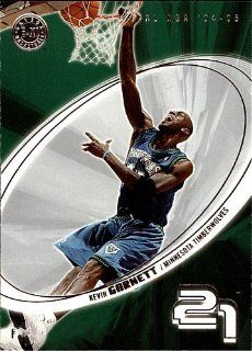 2004 Fleer Skybox Kevin Garnett   Timberwolves # 67: Sports & Outdoors