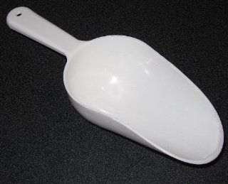 C.R. Mfg Plastic Flour Scoop, 4 oz. White. Overall Size 6 1/4" Bowl Size 2" x 3 3/4": Kitchen & Dining