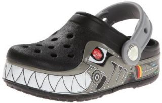 crocs CrocsLights Robo Shark Clog PS 15362 067 128 Jungen Clogs & Pantoletten: Schuhe & Handtaschen